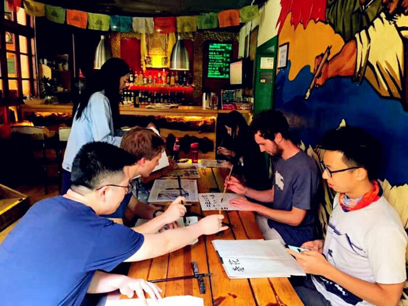 The Cloudland International Youth Hostel Close To The City Center,10 Min Walks To The Subway, Close To The Night Market, Old Street, Green Lake, English-Speaking Service, Free Activity Convenient Payment And Visa Cards Are Accepted Kunming Exteriör bild