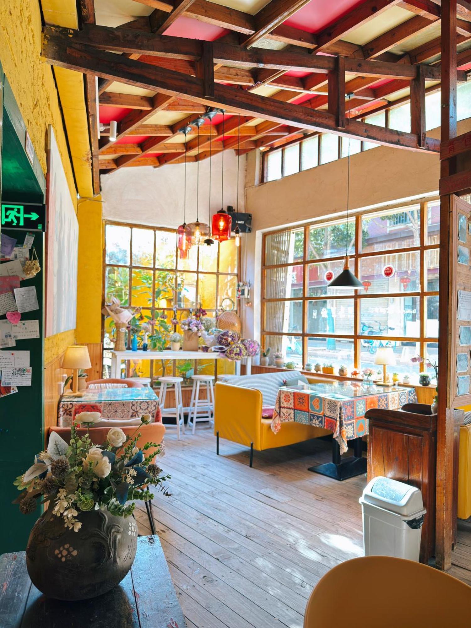 The Cloudland International Youth Hostel Close To The City Center,10 Min Walks To The Subway, Close To The Night Market, Old Street, Green Lake, English-Speaking Service, Free Activity Convenient Payment And Visa Cards Are Accepted Kunming Exteriör bild