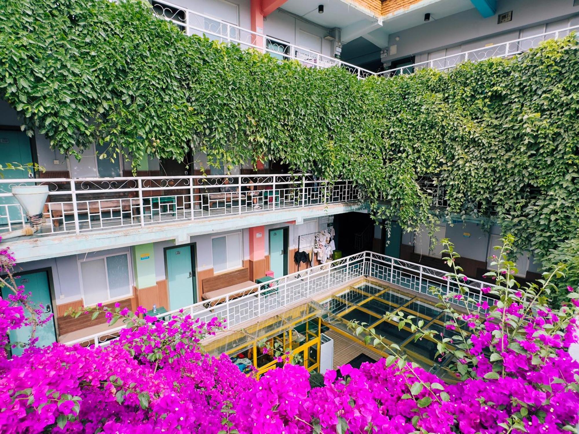 The Cloudland International Youth Hostel Close To The City Center,10 Min Walks To The Subway, Close To The Night Market, Old Street, Green Lake, English-Speaking Service, Free Activity Convenient Payment And Visa Cards Are Accepted Kunming Exteriör bild