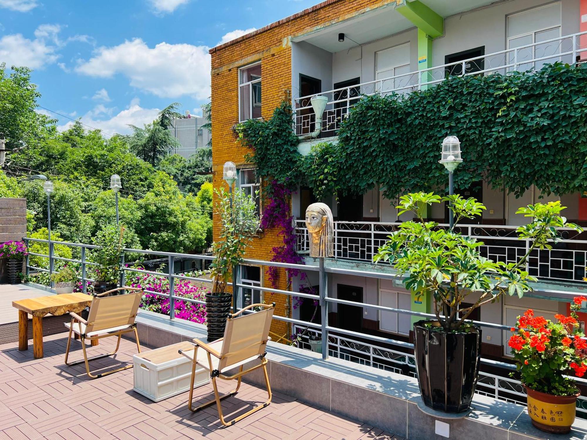 The Cloudland International Youth Hostel Close To The City Center,10 Min Walks To The Subway, Close To The Night Market, Old Street, Green Lake, English-Speaking Service, Free Activity Convenient Payment And Visa Cards Are Accepted Kunming Exteriör bild